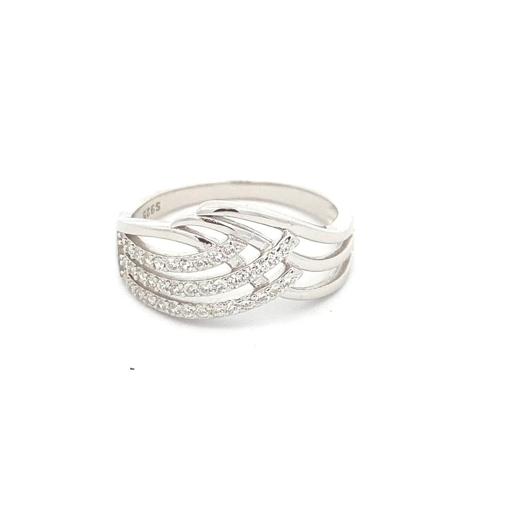 Stříbný prsten zdobený zirkony